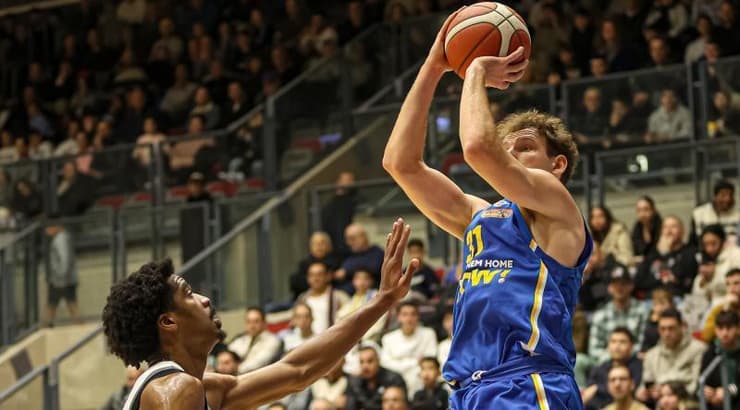 רוקאס יוקובאיטיס זורק