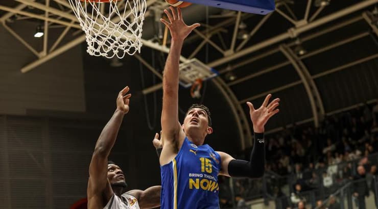 ג'ייק כהן עולה לסל