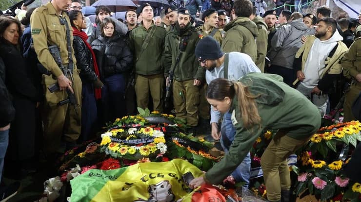 הלוויתו של סמ"ר יובל שהם ז"ל בבית העלמין הצבאי בהר הרצל