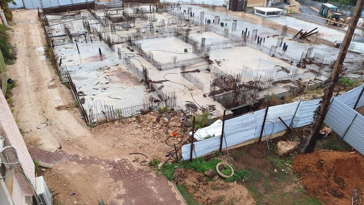 בעקבות הקפאת התקציב שיועד להקמת מבנה עבור הימ״מ - תהליך הבנייה נעצר