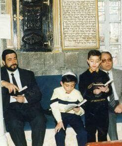 מתפללים בבית כנסת בדמשק