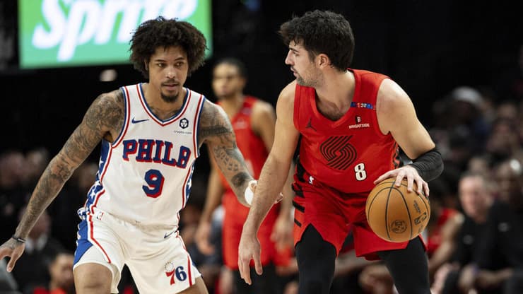 שחקן פורטלנד טרייל בלייזרס דני אבדיה מול שחקן פילדלפיה סיקסרס קלי אוברה ג'וניור