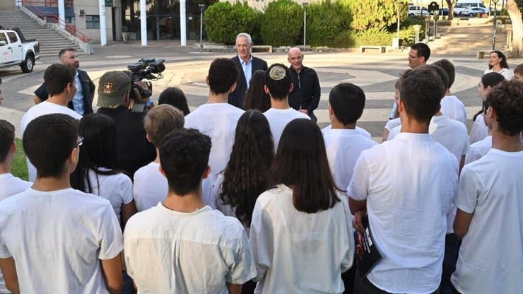 עם אותיות במקום שמות מלאים, מכיתה ט' (צילום: דוברות משרד הביטחון) נערים נערות בני נוער תיכון נצרת מכשיר הכשרה הכשרות שב"כ מוסד 8200 תפקיד תפקידים ביטחוני ביטחוניים