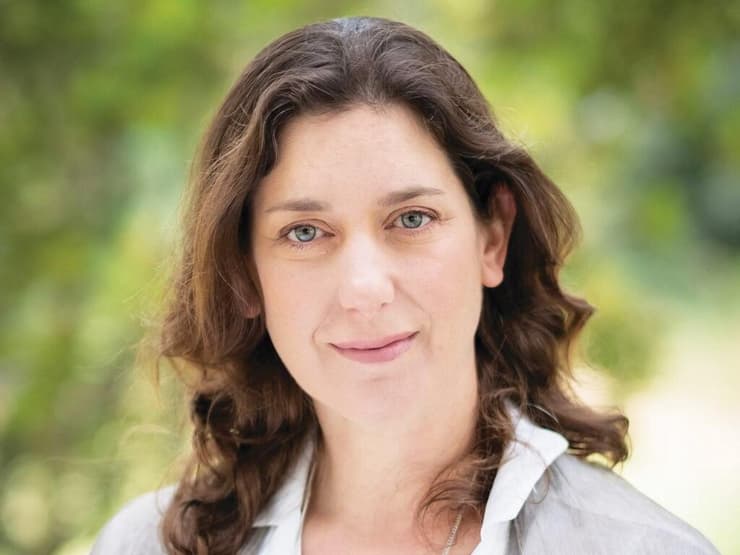 עינת פורת-עמוס, מתכננת מסעות לגיל השלישי