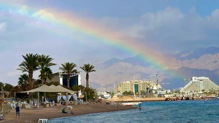 חוף הים באילת (צילום: אמיר בן דוד) קשת בענן באילת אחרי הגשמים