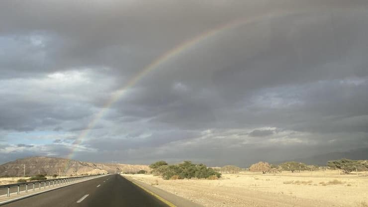 קשת בקיבוץ סמר שבערבה (צילום: יוני רוט ) קשת בקיבוץ סמר בערבה