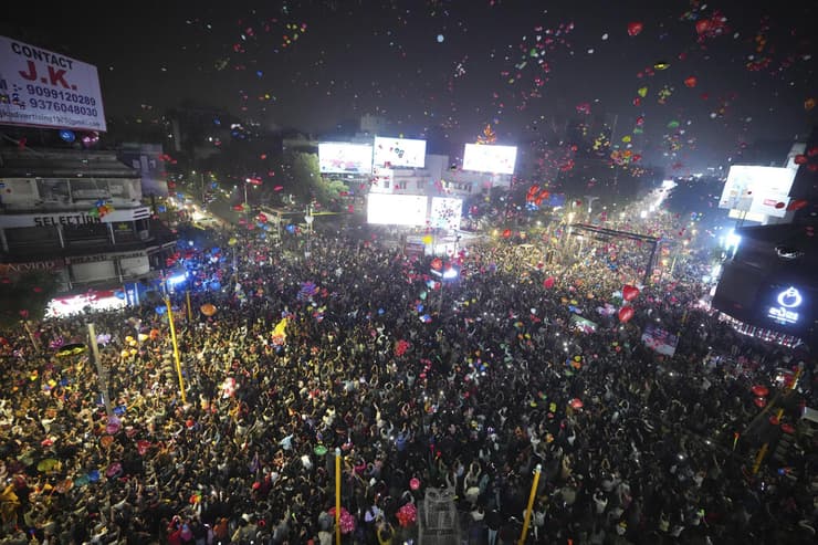 חוגגים שנה חדשה 2025  אחמדאבאד הודו