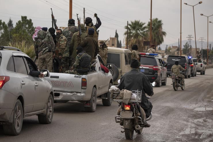 צילום: (AP Photo/Leo Correa כוחות הביטחון של המשטר החדש ב סוריה