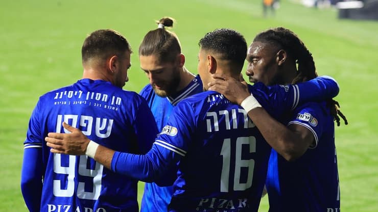 שחקני טבריה חוגגים