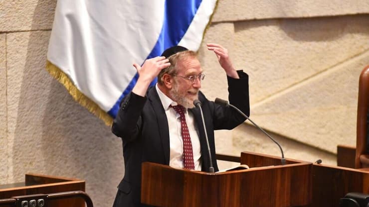 ח"כ יצחק פינדרוס על דוכן הכנסת