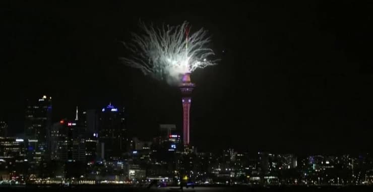 מופע הזיקוקים המסורתי לתחילת השנה סידני