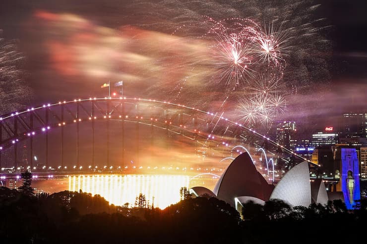 מופע זיקוקים בית האופרה סידני אוסטרליה חגיגות שנה חדשה 2025