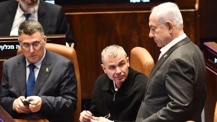 ראש הממשלה בנימין נתניהו ושר המשפטים יריב לוין במליאת הכנסת - חוק הרווחים הכלואים
