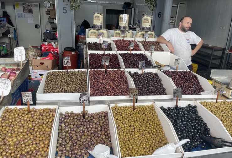 זיתים בשוק באתונה