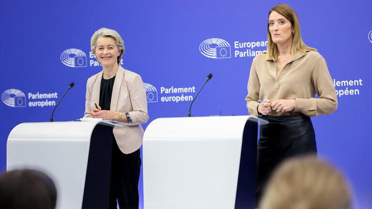 מטסולה ופון דר ליאן ביחד בטקס אשור הנציבים החדשים