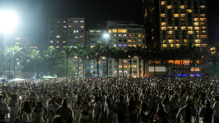 חגיגות השנה החדשה בריו דה ז'ניירו (צילום: TERCIO TEIXEIRA / AFP) חגיגות השנה החדשה ב ריו דה ז'ניירו ברזיל