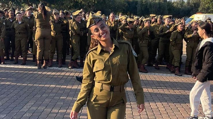 שי ז"ל עם חברותיה לקורס