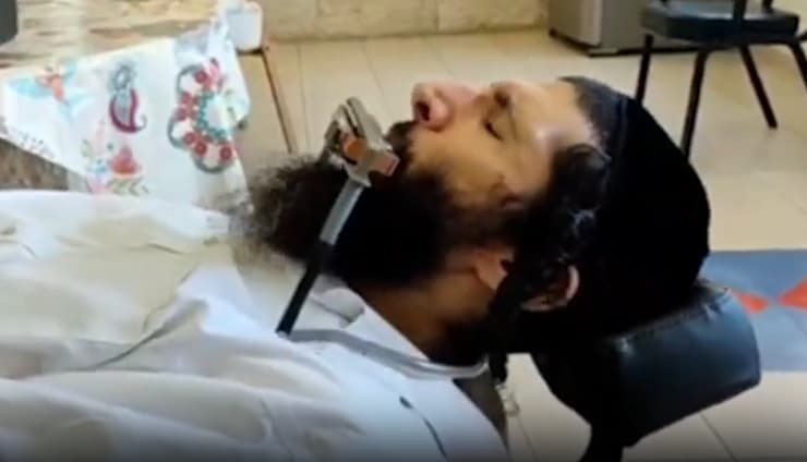 הראל פורת מרגש את הנוכחים בטקס במגדל העמק (צילום: מרכז שיקום גראבסקי) הראל פורת מרגש את הנוכחים בטקס במגדל העמק