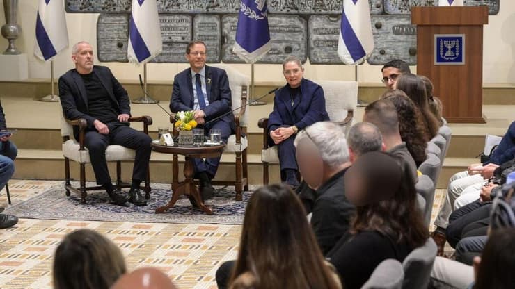 מפגש נשיא המדינה יצחק הרצוג עם משפחות שכולות מ-7 באוקטובר