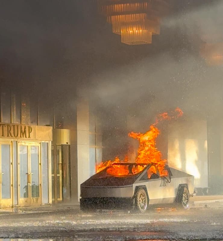 מכונית טסלה מדגם סייברטראק שהתפוצצה מחוץ ללובי של מלון טראמפ ב לאס וגאס ארה"ב