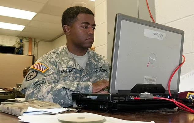 חייל לשעבר ששירת באפגניסטן והתאסלם ארה"ב שמס א דין ג'אבר מחבל ניו אורלינס בימיו ב צבא האמריקני