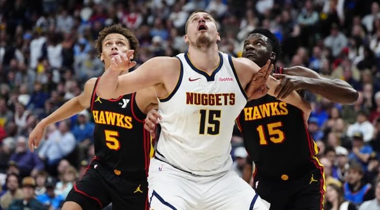 ניקולה יוקיץ' נאבק בשניים (רויטרס) ניקולה יוקיץ' נאבק בשניים