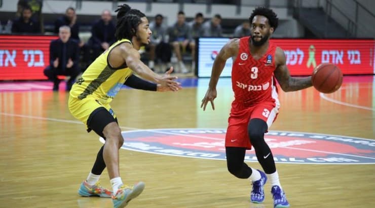 קאדין קרינגטון במהלך (הפועל ירושלים) קאדין קרינגטון במהלך