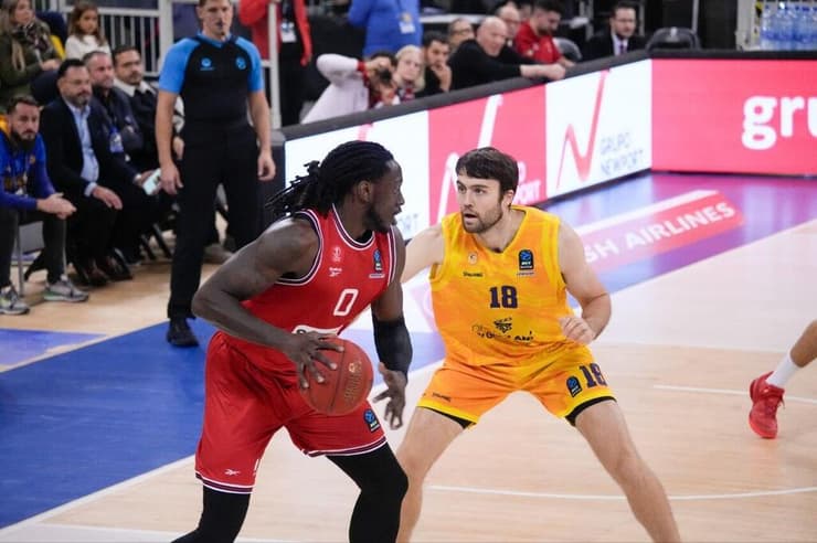 מוטלי בפעולה, אתמול מול גראן קנריה (צילום: הפועל ת"א) מוטלי