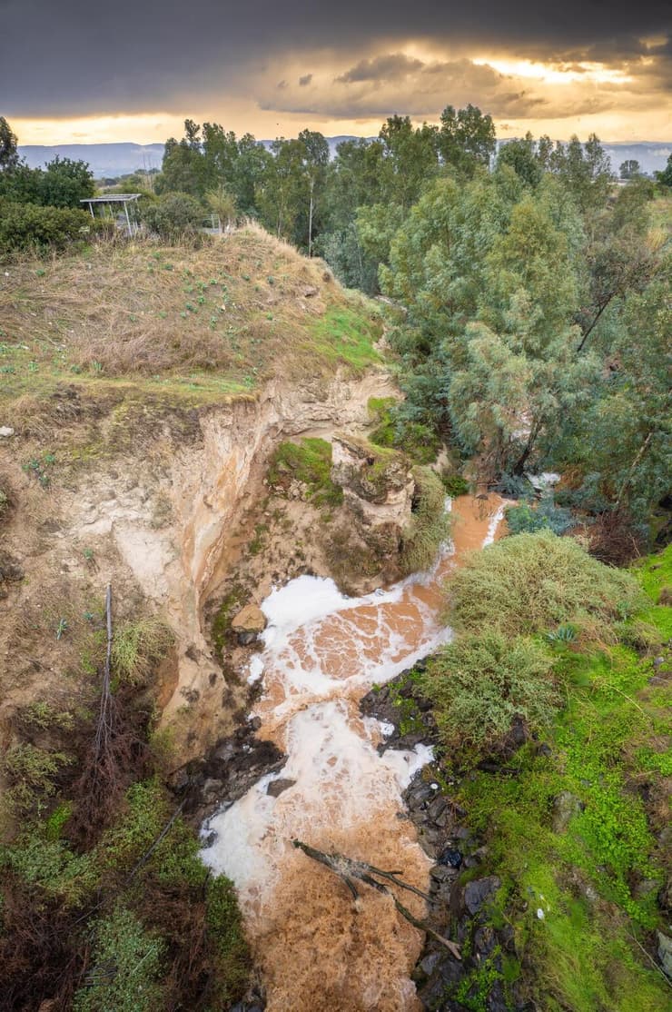 ומזווית נוספת (צילום: שי ידאל אל פורת) מפל קניון בזלת