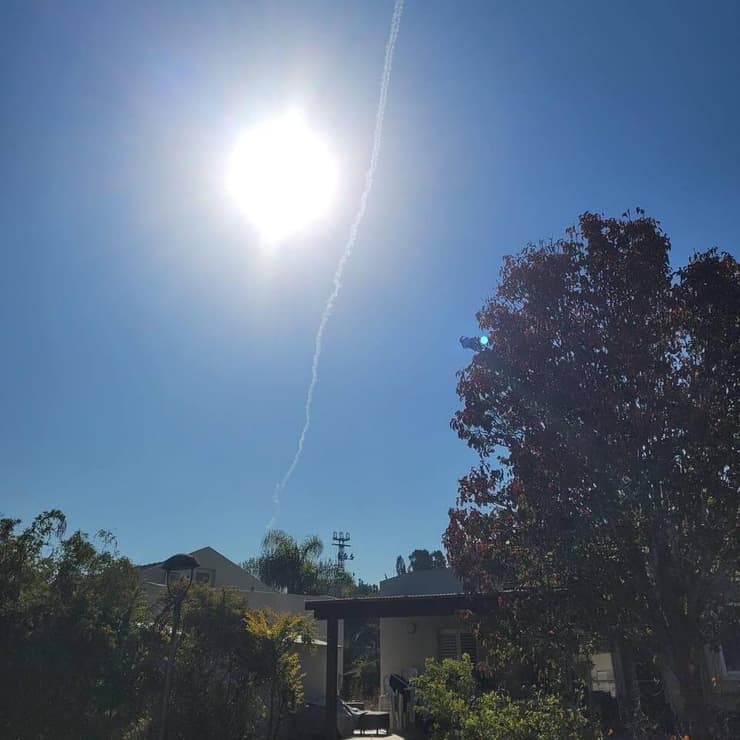 המיירט ששוגר לעבר טיל הכתף יירוטים בשמי בארי