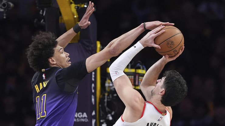 אבדיה נחסם בדרך לסל (צילום: AP Photo/Mark J. Terrill) אבדיה