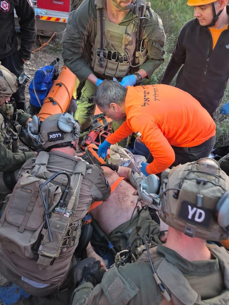 חילוץ אדם שנפל לבור בעומק 15 מטרים בפארק הכרמל