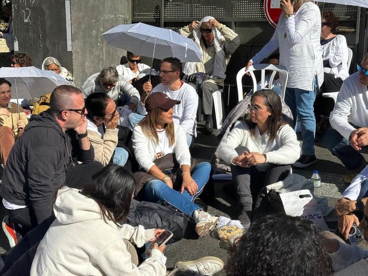 משמרת 101 מול מעון רה"מ בירושלים (צילום: עודד אנגל) הפגנה של משמרת 101 מול מעון רה"מ בירושלים