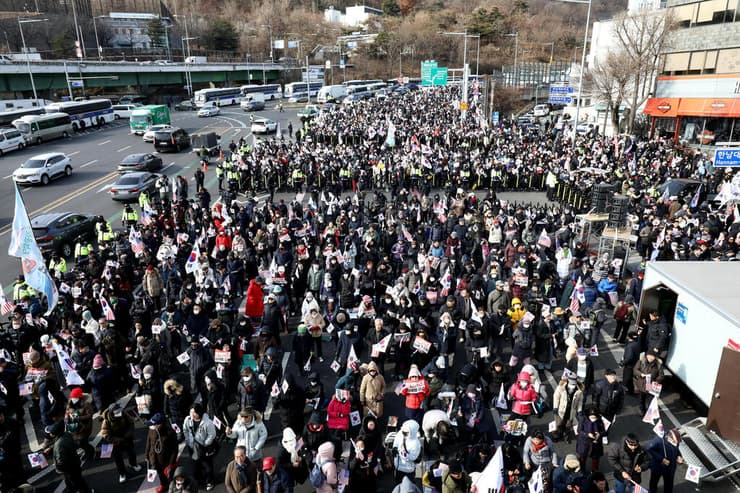 ניסיון מעצרו של הנשיא המודח יון סוק יאול בדרום קוריאה