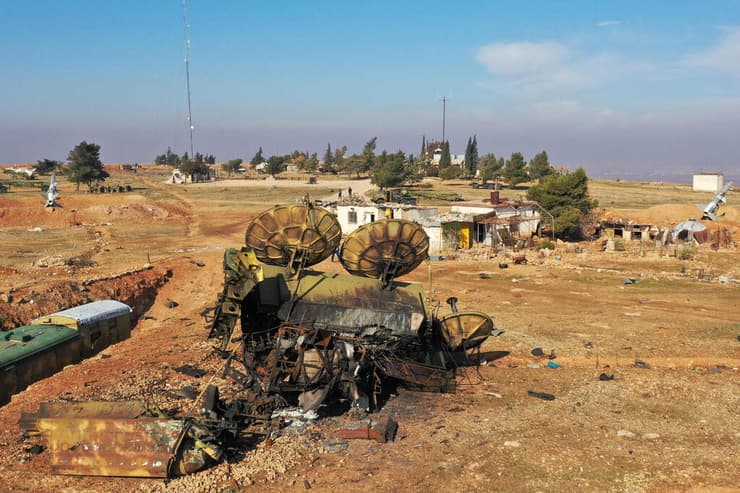מכ"ם שנפגע בתקיפה שיוחסה ל ישראל ב א-ספירה ליד חלב סוריה