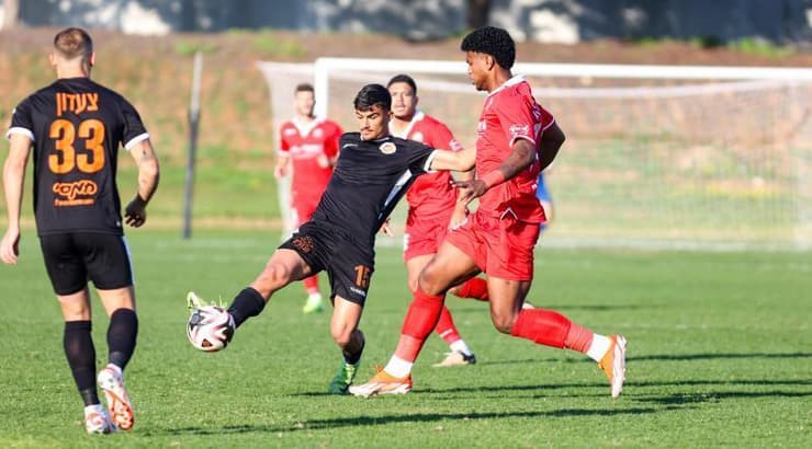 אורי אדרי בפעולה