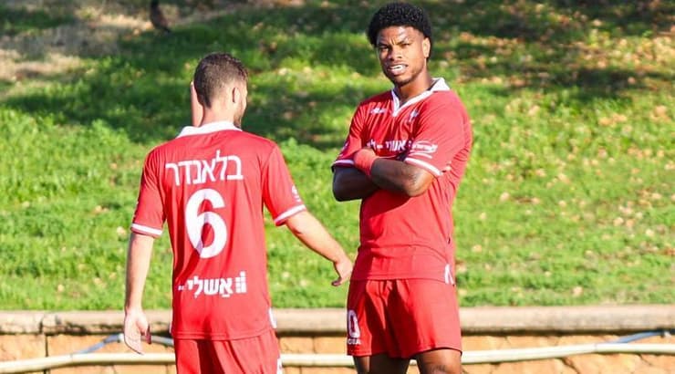 ניוטון וויליאמס ופז בלאנדר חוגגים