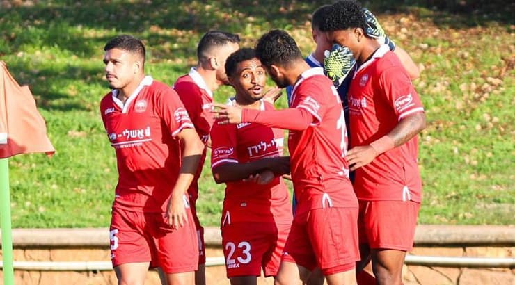 שחקני הפועל רעננה חוגגים