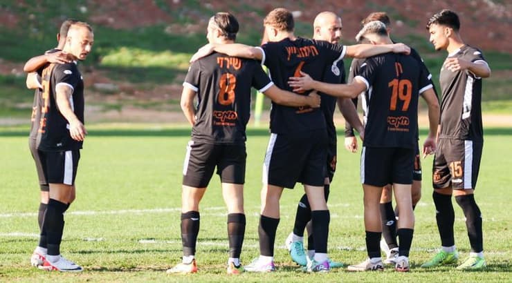 שחקני הפועל כפר שלם