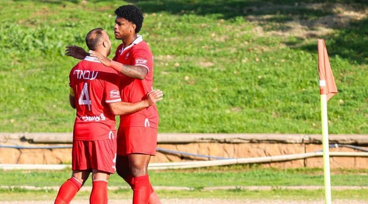 ניוטון וויליאמס ועבאדי פרחאת חוגגים