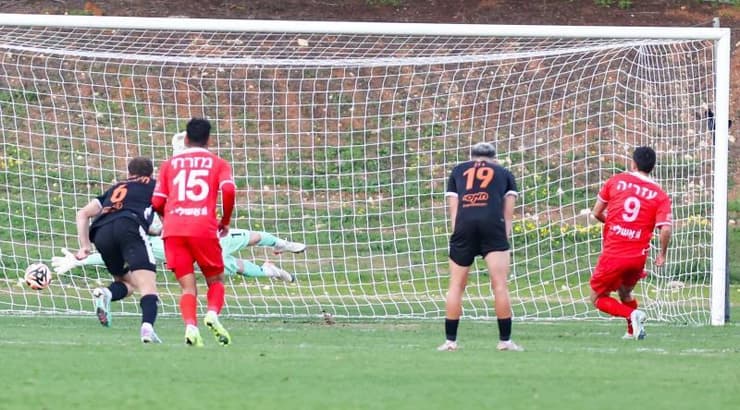 ניר עזריה כובש