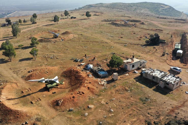 טיל נ"מ שלא נפגע בזירה תקיפה שיוחסה ל ישראל שבה נהרס מכ"ם סמוך ב א-ספירה ליד חלב סוריה