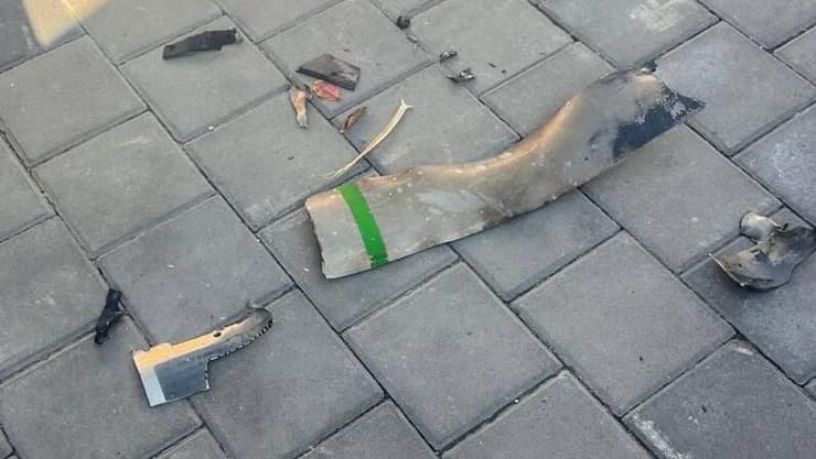 רסיסים בשדרות (צילום: עיריית שדרות) שברי רקטה שנפלו בשדרות