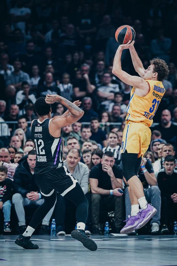 מאכזב עד כה ביחס לציפייה. יוקובאיטיס (צילום: Partizan BC) שחקן מכבי ת"א רוקאס יוקובאיטיס