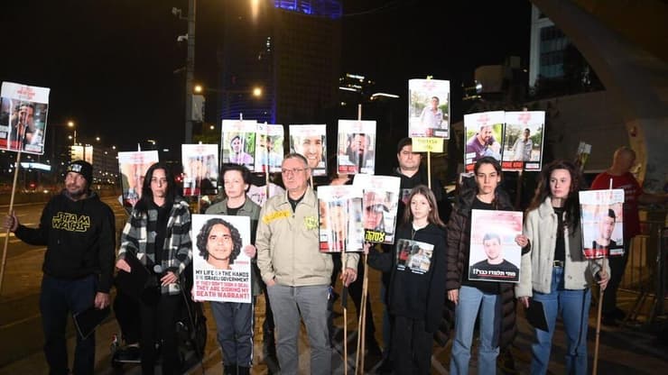 הצהרת משפחות החטופים בשער בגין לאחר קבלת אות חיים מלירי אלבג