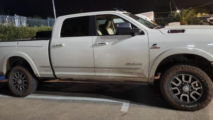 הרכב שאיתו נכנסו החשודים לסוריה. העונש: עד 4 שנות מאסר (צילום: דוברות המשטרה) 2 ישראלים תושבי טמרה ובוקעתא נכנסו ברכב לתוך שטח סוריה ונעצרו על ידי הצבא