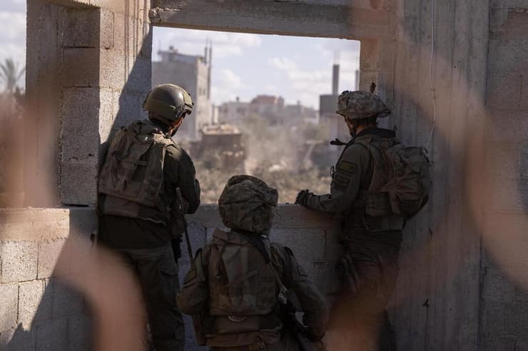 לוחמים ברצועת עזה. "דרג מדיני צריך להחליט מה מצב הסיום ביום שאחרי" (צילום: דובר צה"ל) יחידת יהל״ם ואוגדה 99 השמידו אתר תת-קרקעי לייצור אמצעי לחימה במרכז רצועת עזה