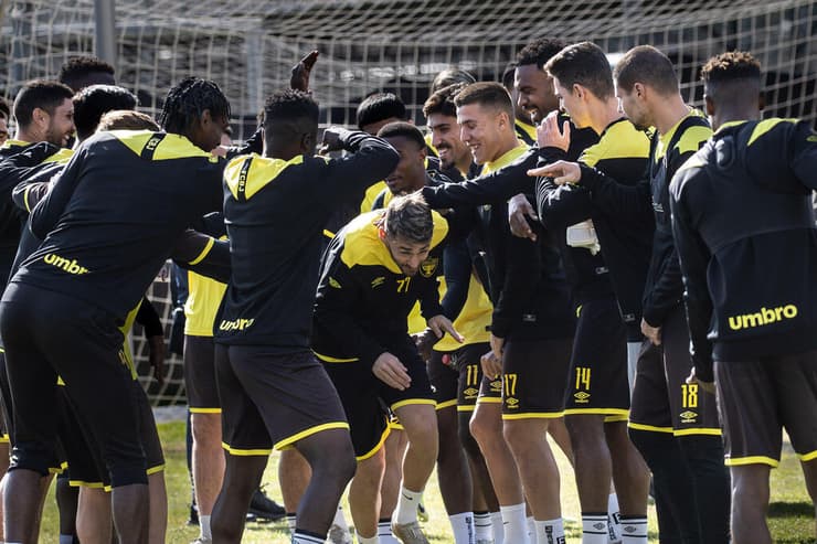 "בבית"ר הייתי קפטן בגיל 21" (צילום: אלכס קולומויסקי) עומר אצילי באימון בית"ר ירושלים