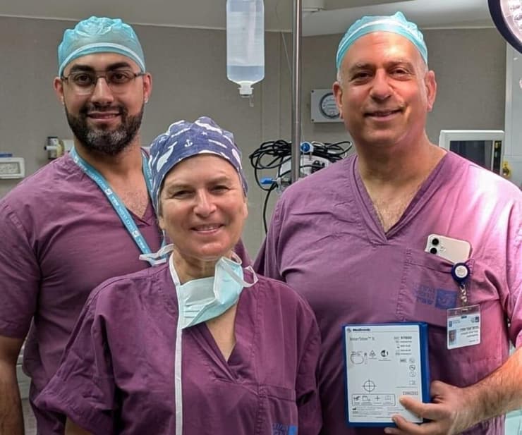 צוות המנתחים: פרופ' סתיו, ד"ר רותי גולד וד"ר אלעל מוחמד