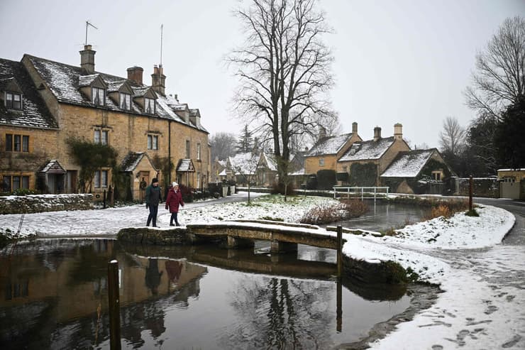 מרכז אנגליה, היום. שעות של הפסקות חשמל (צילום: JUSTIN TALLIS / AFP) בריטניה מזג אוויר גל קור מרכז אנגליה